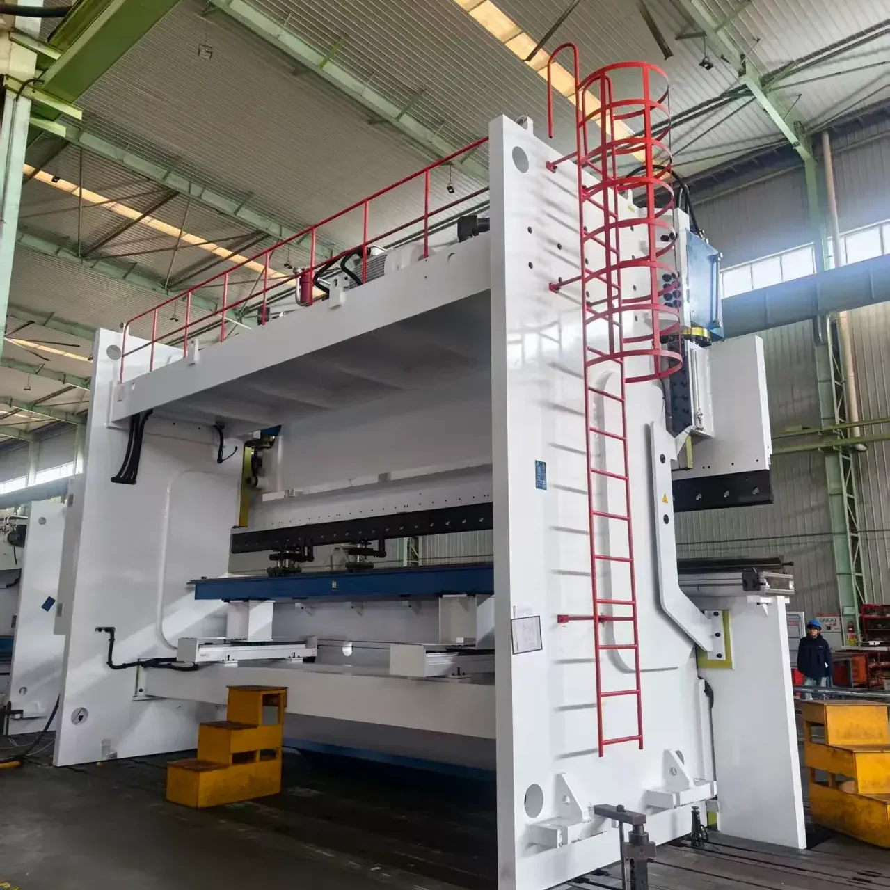 新增1000吨折弯机